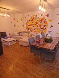 Posezení v ubytování Logement neuf 6 personnes max dans ancienne ferme