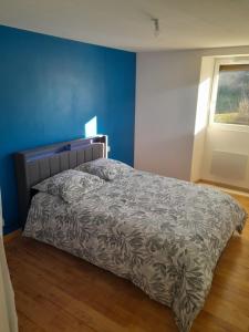 Postel nebo postele na pokoji v ubytování Logement neuf 6 personnes max dans ancienne ferme