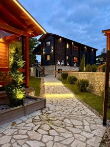 Budova, kde se chata nachází