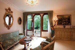 a living room with a couch and a table at Residenza Campiello in Venice