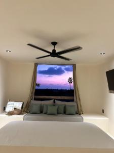 โทรทัศน์และ/หรือระบบความบันเทิงของ Chamela Boutique Apartments