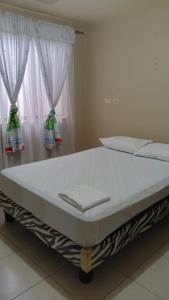 En eller flere senge i et værelse på Linda casa en la Playa con piscina + 20 billeder