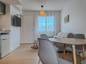 a kitchen and a dining room with a table and chairs at Liberté Prestige - Tram - Rocade in Fontaine