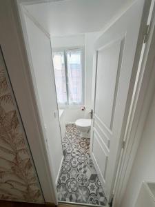 a bathroom with a toilet and a white door at Hello sunshine nice in Nice