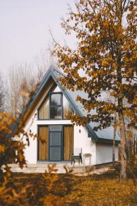 Το κτήριο όπου στεγάζεται  η παραθεριστική κατοικία