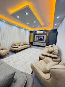 a large living room with couches and a tv at Apartmarsala in Ovaköy