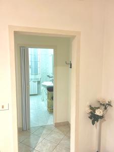 a hallway with a vase of flowers in a room at Home Sweet Home Forli in Forlì