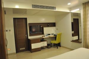 Gallery image of La Woods Hotel in Chennai