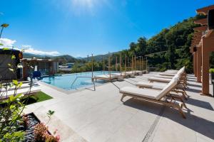 Πισίνα στο ή κοντά στο Hotel Indigo Gatlinburg Downtown by IHG