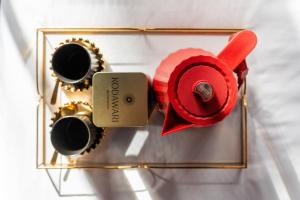 a red rose with a lighter and other items at Hotel Kodawari Flores - by Kodawari Residences in Porto