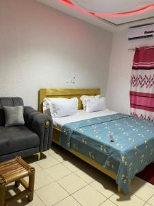 Ένα ή περισσότερα κρεβάτια σε δωμάτιο στο Silverking ASSOUINDÉ +14 φωτογραφίες