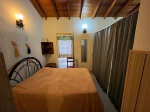 En eller flere senge i et værelse på Pinos 1