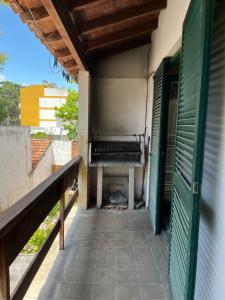 En balkon eller terrasse på Pinos 1