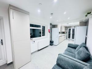 Kuchyň nebo kuchyňský kout v ubytování Letza House - Private En-Suite Rooms near Cardiff City Centre + 137 fotografií