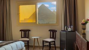 TV a/nebo společenská místnost v ubytování Sahary Pyramids View Hotel