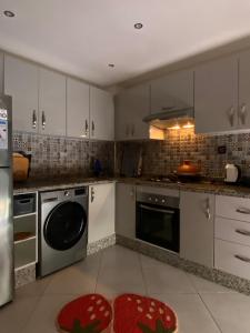 Køkken eller tekøkken på Apartment in Bouznika with pool