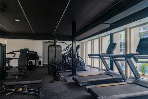 Phòng/tiện nghi tập thể dục tại Stylish Playacar Condo with Balcony & Pool