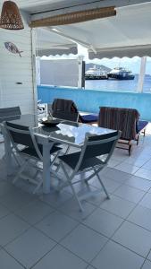 Swimmingpoolen hos eller tæt på KazParadis les Saintes