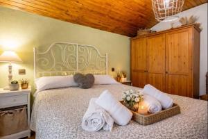 En eller flere senge i et værelse på Casa Rural La Carrozal Senda del Oso