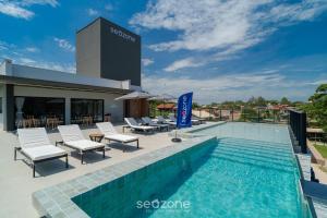 Swimmingpoolen hos eller tæt på Studios Modernos a 2km da Praia do Rosa - RSOs