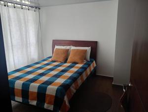 En eller flere senge i et værelse på Apartamento céntrico cerca a todo