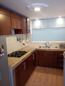 Køkken eller tekøkken på Apartamento céntrico cerca a todo