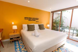 Postel nebo postele na pokoji v ubytování Hotel Libreria Cafe de Pombal