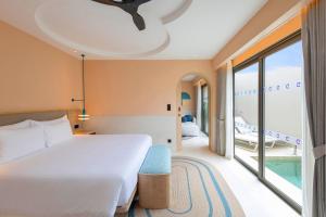 En eller flere senge i et værelse på Centara Karon Villas Phuket + 106 billeder