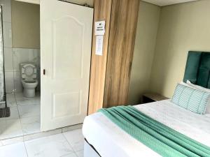 Koupelna v ubytování Swiss Guest Lodge