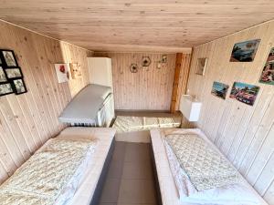 a small room with two beds in it at Amtoft Vig Kitespot in Vesløs +23 photos