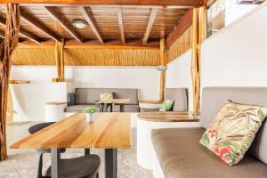 a living room with a couch and a table at La Buena vida Cabina 1 in Playa Grande