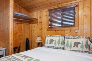 a bedroom with a bed in a log cabin at Cabin 4- One Bedroom cabin- RMNP in Estes Park +13 photos