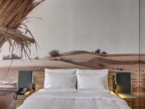 Postel nebo postele na pokoji v ubytování Novotel Sharjah Expo Centre