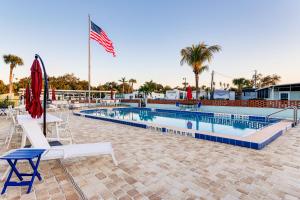 Swimmingpoolen hos eller tæt på 3 Mi to Ocean Vero Beach Home with Pool Access!