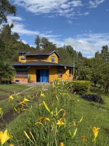 Zahrada ubytování La Escondida, con acceso al lago