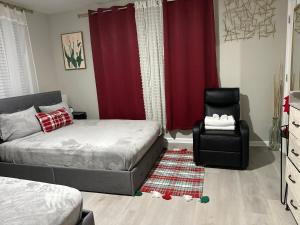 Postel nebo postele na pokoji v ubytování Montrose Rest and Reset Suite is Luxury for Less