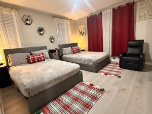 Postel nebo postele na pokoji v ubytování Montrose Rest and Reset Suite is Luxury for Less