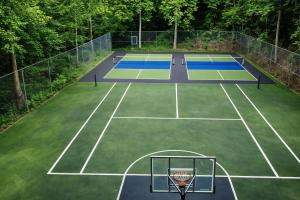 an image of a tennis court at Star Dancer Cabin in Gatlinburg