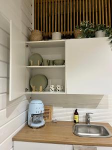 Køkken eller tekøkken på Sauna, tupa ja poreallas joen varrella