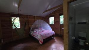 a bedroom with a hammock in a house at Mombacho Lodge in Granada