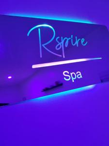 Spa- og/eller wellnessfaciliteter på Jacuzzi privé arrivée autonome