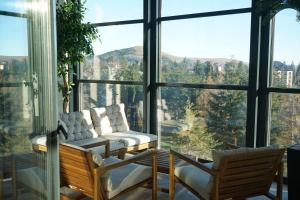 Nespecifikovaný výhled na hory nebo výhled na hory při pohledu z aparthotelu