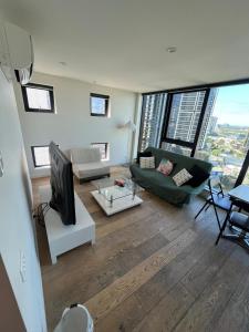 Et opholdsområde på Seffa Dom5 apartments Melbourne + 9 billeder