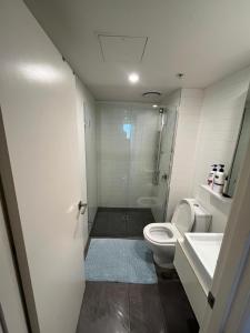 Et badeværelse på Seffa Dom5 apartments Melbourne