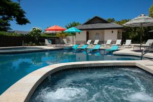 Bazén v ubytování ❤PiH❤ Aloha Joes Ohana Close to Beaches and Restaurants nebo v jeho okolí