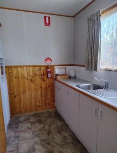 Køkken eller tekøkken på Holbrook Motor Village + 32 billeder