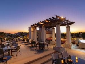 En restaurant eller et andet spisested på Mövenpick Resort Petra