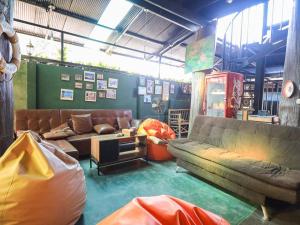 Khu vực ghế ngồi tại Blockhouse Samui