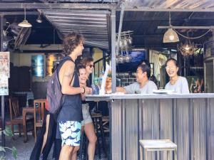 Khách lưu trú tại Blockhouse Samui