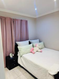 Postel nebo postele na pokoji v ubytování The best uptown experience in the windy city